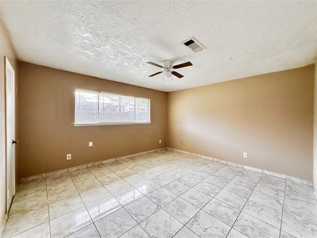 Building Photo - 4303 Balcones Dr