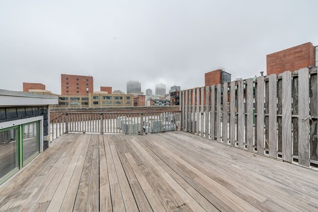 Building Photo - Huge Luxury 2 Story Condo with Private Rooftop Deck!