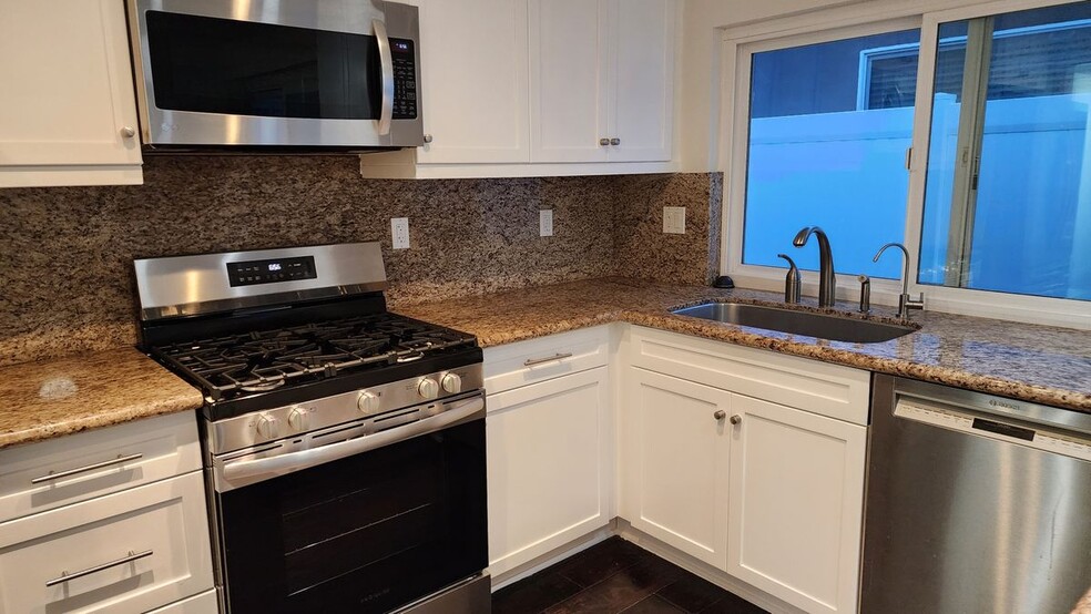 Building Photo - 17986 Cashew St