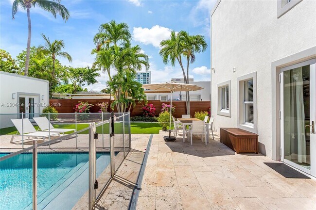 Building Photo - Southwest 20th Road, Miami, FL 33129 - 3 BR 2.5 BA single-family home