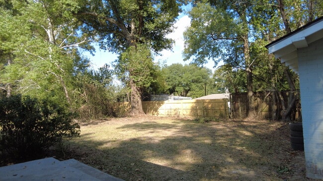 Building Photo - 604 N Duncan Ave