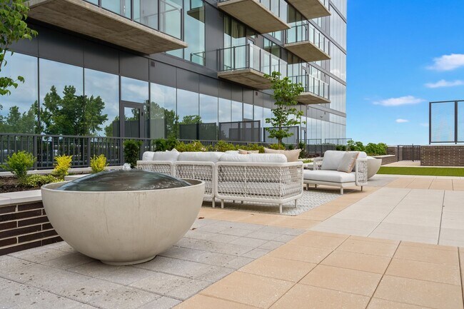 Building Photo - Premier Penthouse Suite at Seven 88 West Midtown-