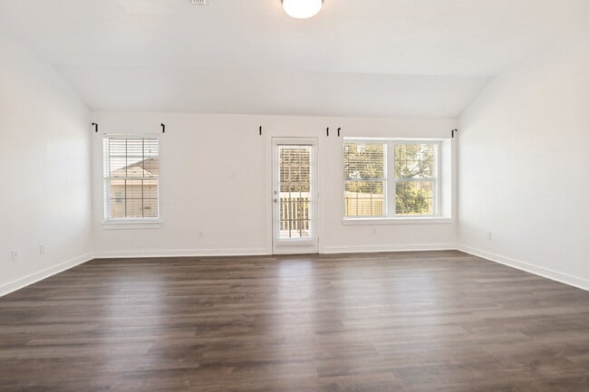 Building Photo - Modern 3BD Townhome Near DFW Airport & Major Highways