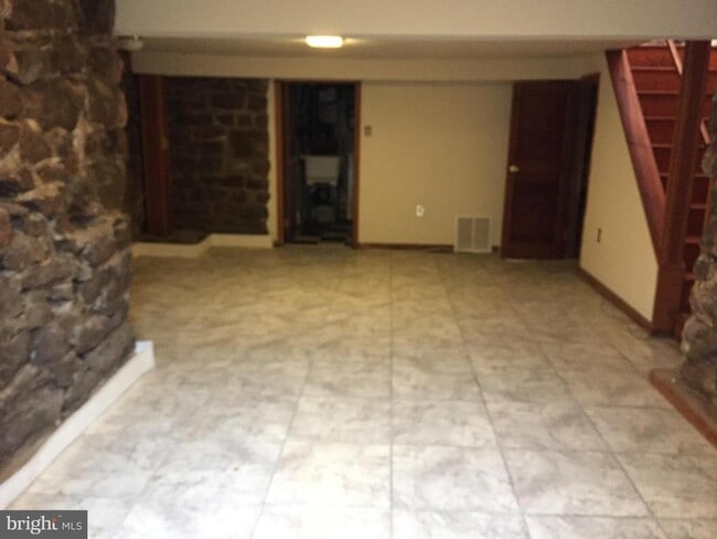 Building Photo - 529 Dunkirk Rd