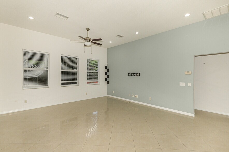 Family Room - 1896 N Ravenwood Pt