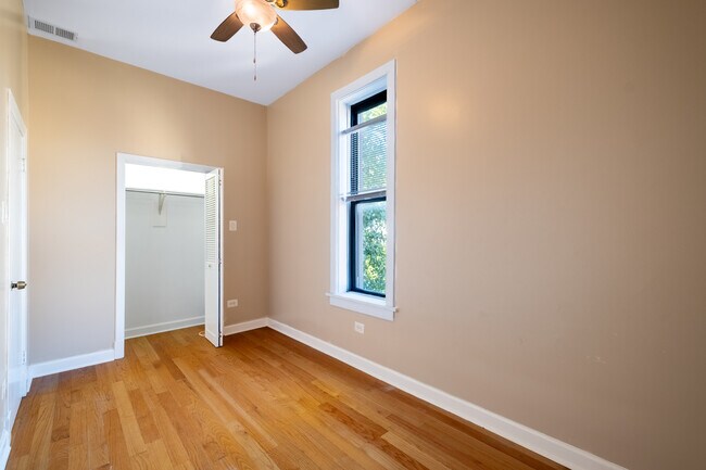 Building Photo - 2418 N Clybourn Ave