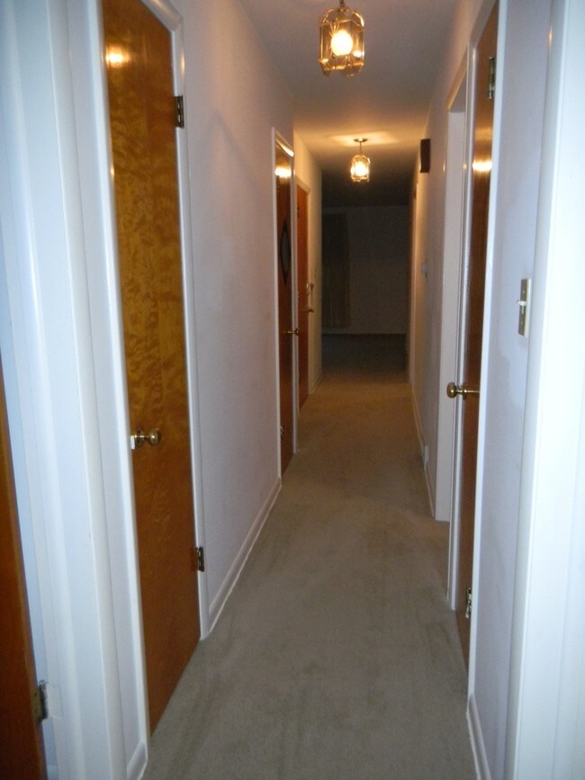 Building Photo - 9054 Bennett Ave