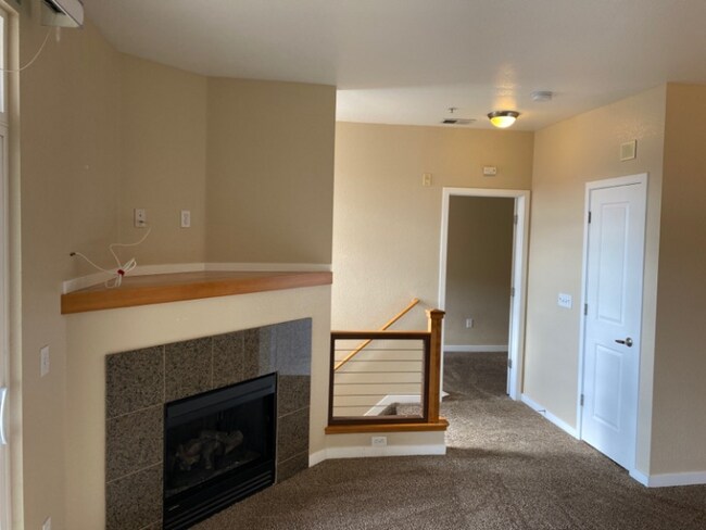 Building Photo - Beautiful 2BD/2BA Condo with Garage in Par...