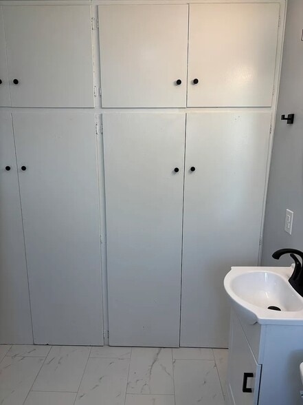 Building Photo - 87 E 4th Ave