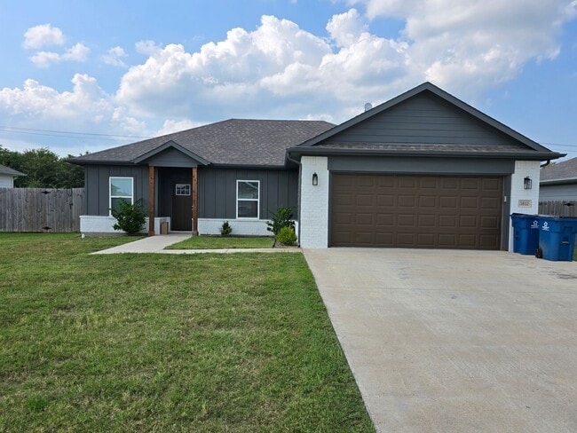Primary Photo - Beautiful 3 BR, 2 BA in Corsicana
