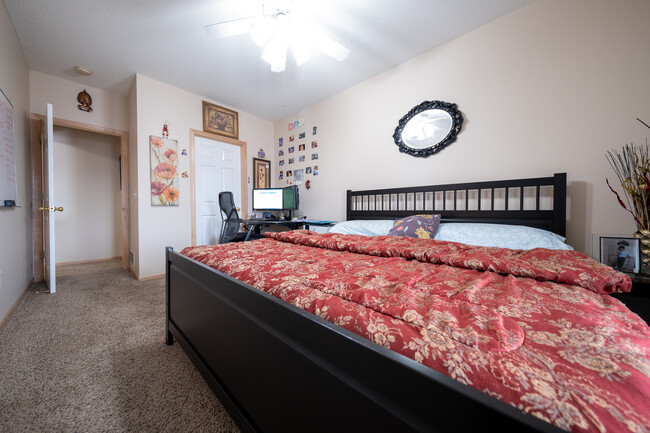 Building Photo - 5157 Yuma Ln N