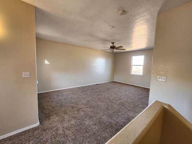 Building Photo - Amazing, Large 3 Bedroom Home in Southwest Albuquerque. Refrigerated Air, 2 Car Garage