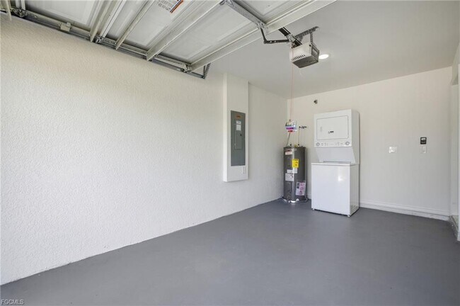 Building Photo - 416 Pinehurst Ave