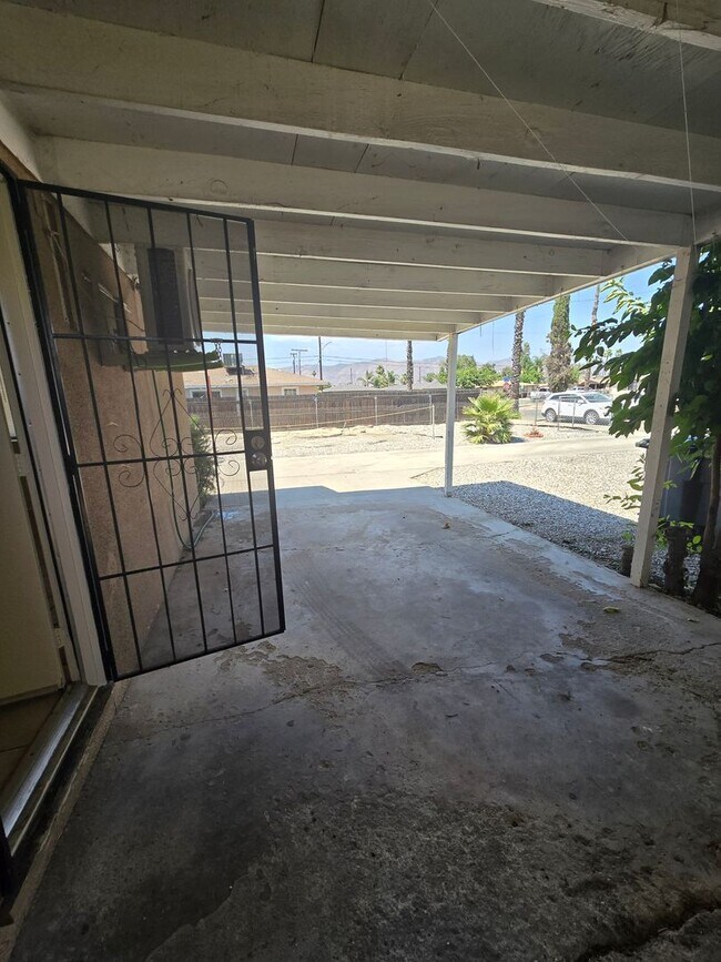 Building Photo - $1,550 ~ 2 Bedroom, 1 Bath for Rent
