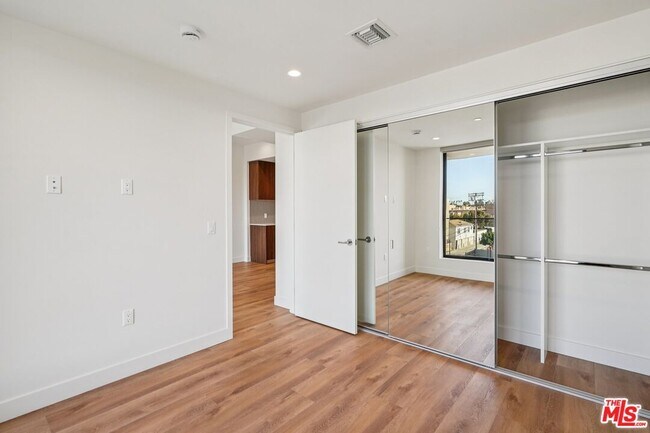 Building Photo - 10431 Santa Monica Blvd