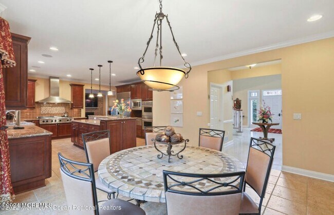 Building Photo - 29 Northwoods Rd