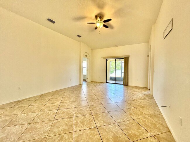 Building Photo - Designed for Living! 4beds, 2baths, attic ...