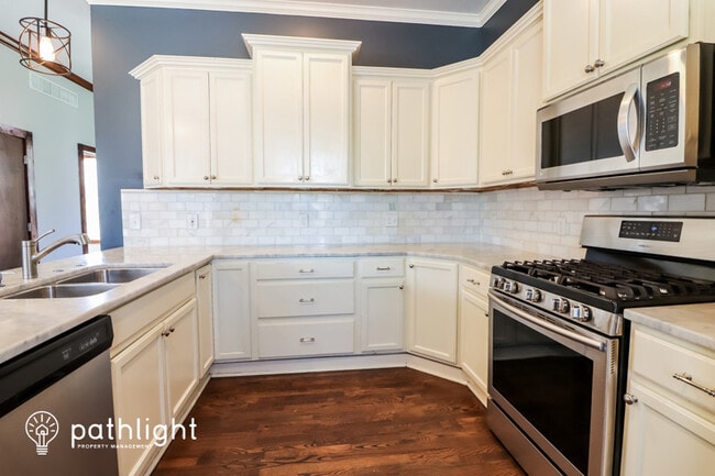 Building Photo - 210 E Hale St, Spring Hill, KS, 66083
