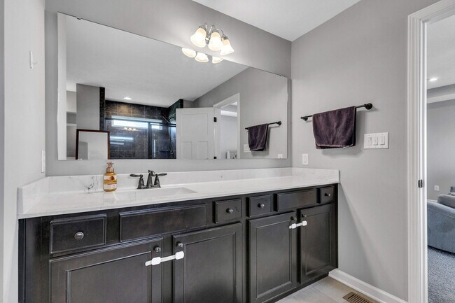 Building Photo - 15611 W Rail Dr