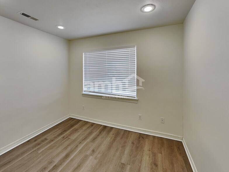 Building Photo - 14354 S Debrian Way