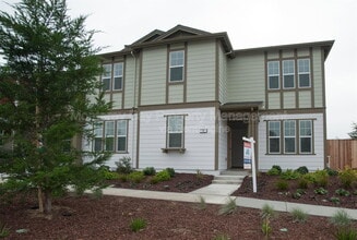 Building Photo - 202 9th St