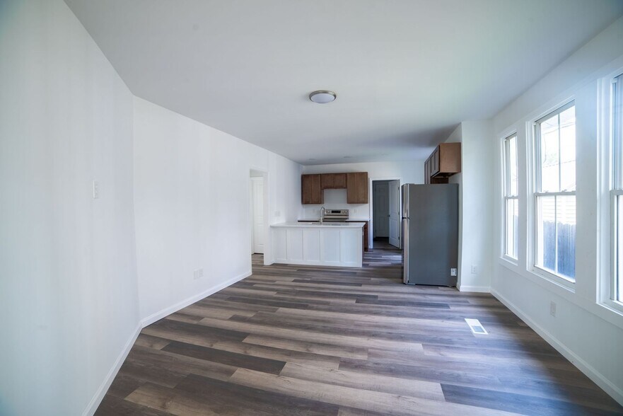 Building Photo - 107 N 13th St