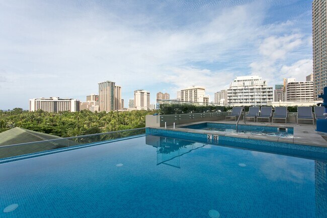 Building Photo - Rarely Available 1 Bed 2 Bath Long-Term in...