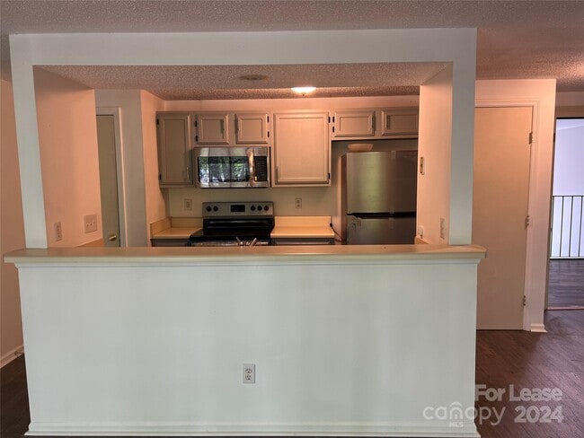 Building Photo - 1600 Arlyn Cir