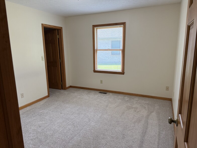 Building Photo - 148 Trader Ct