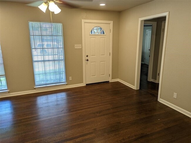 Building Photo - 5622 Elmlawn Dr