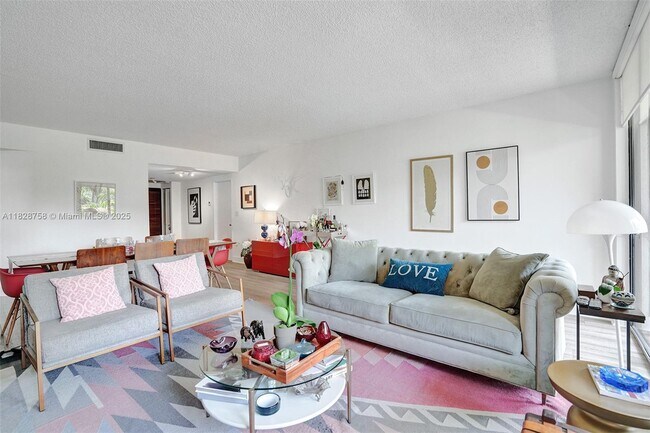 Building Photo - 161 Crandon Blvd
