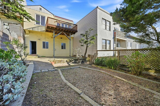 Building Photo - 685 47th Ave