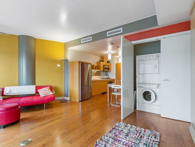 Building Photo - John Ross - 8th floor south waterfront studio w/parking/most utilities/concierge