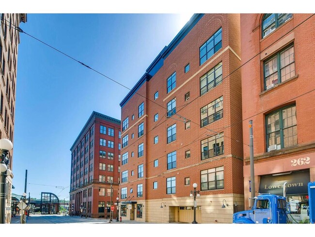 Building Photo - 270 4th St E