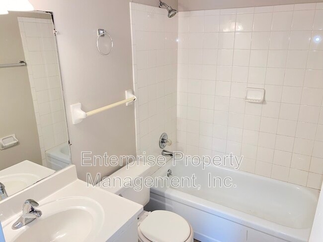 Building Photo - 4381 Howardcrest Dr