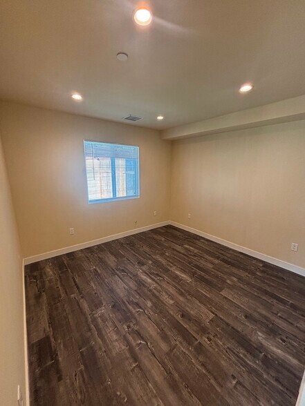 Building Photo - 1651 W 85th St