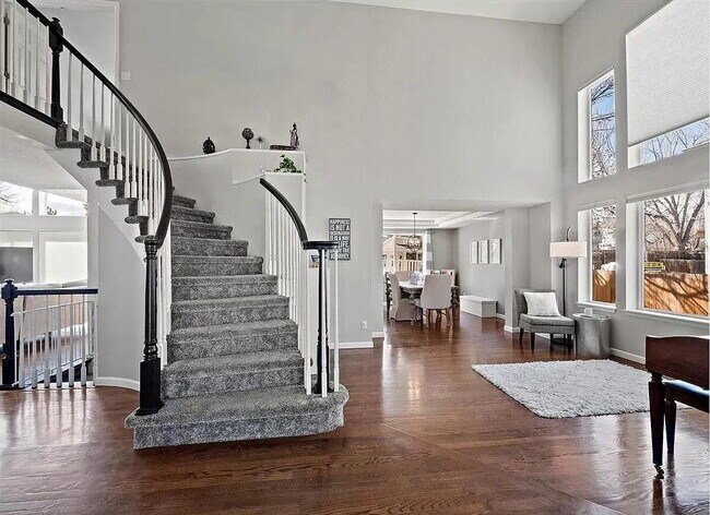 Building Photo - OMG this is a Stunning Large 5 BR House