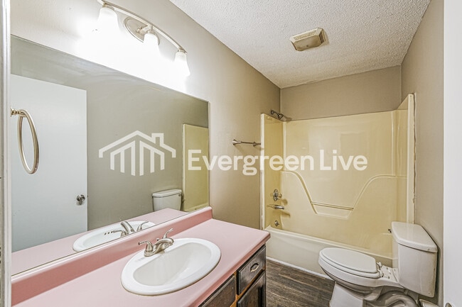 Building Photo - 990 Stowe St