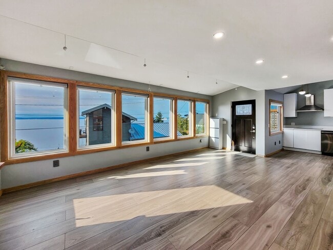 Building Photo - Remodeled Alki Beach Home with Puget Sound Views