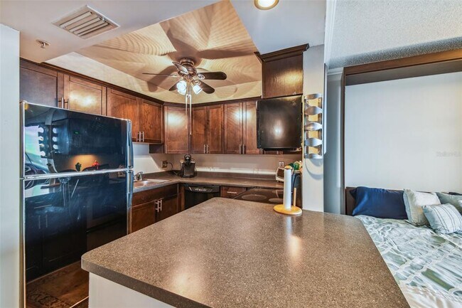 Building Photo - 255 Dolphin Point