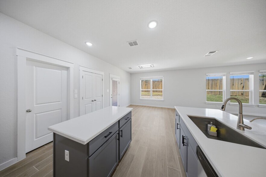 Building Photo - 8007 Chasemont Ct