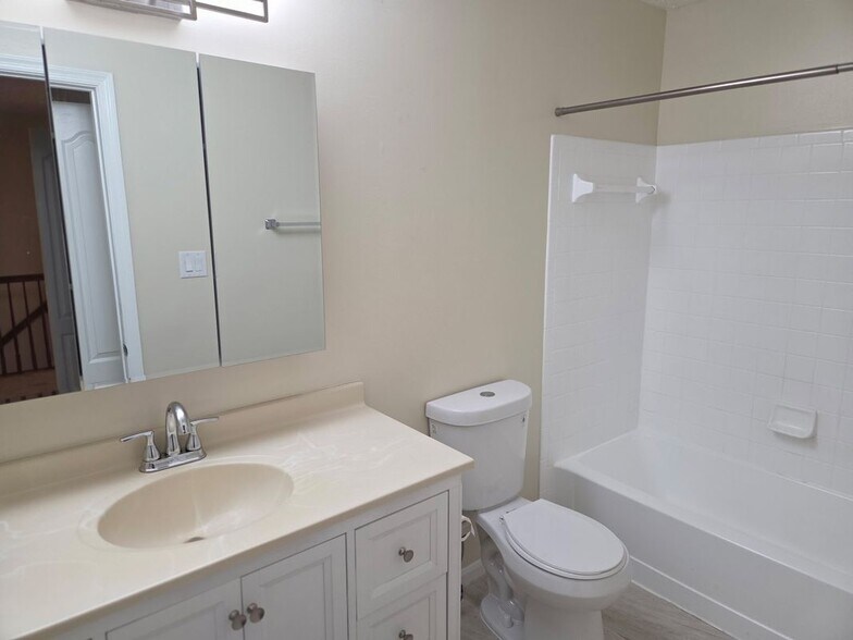 Building Photo - 4604 Deepwood Ct