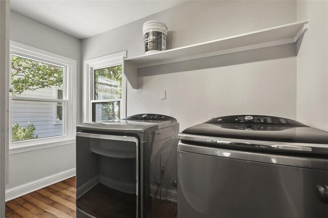 Building Photo - 409 Genard St