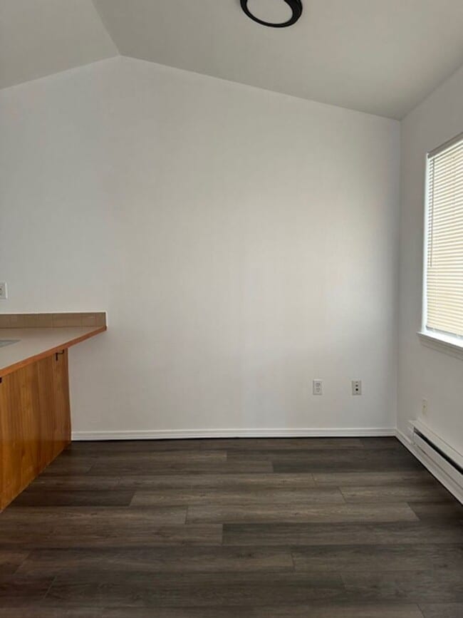 Building Photo - 4413 Circle Pl NE