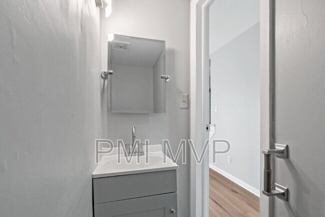 Building Photo - 3027 Rotunda Ct S