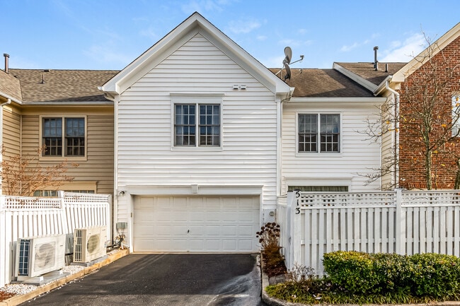 Building Photo - 513 Rosebush Ln