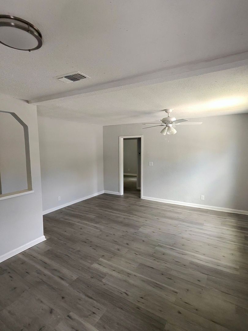 Building Photo - 1080 W 13th St