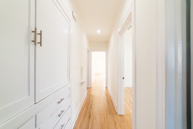 Building Photo - 5065 Edgewood Pl