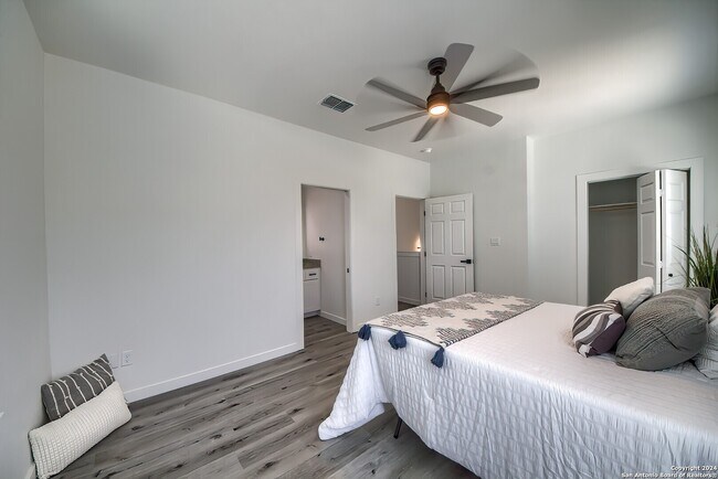 Building Photo - 2066 Dry Creek