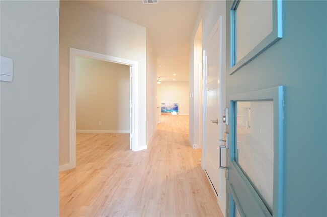 Building Photo - 22827 Castello Lakes Dr